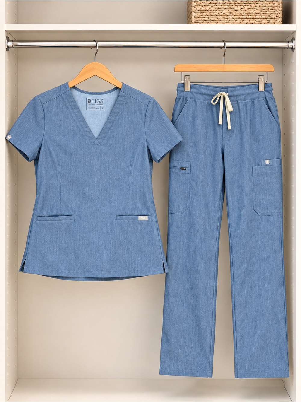 FIGS Steel Blue Matching Scrub Set
Size Small Casma Top / Yola Straight Bottoms